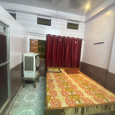 Hotel Yatri Niwas พาราณสี ภายนอก รูปภาพ