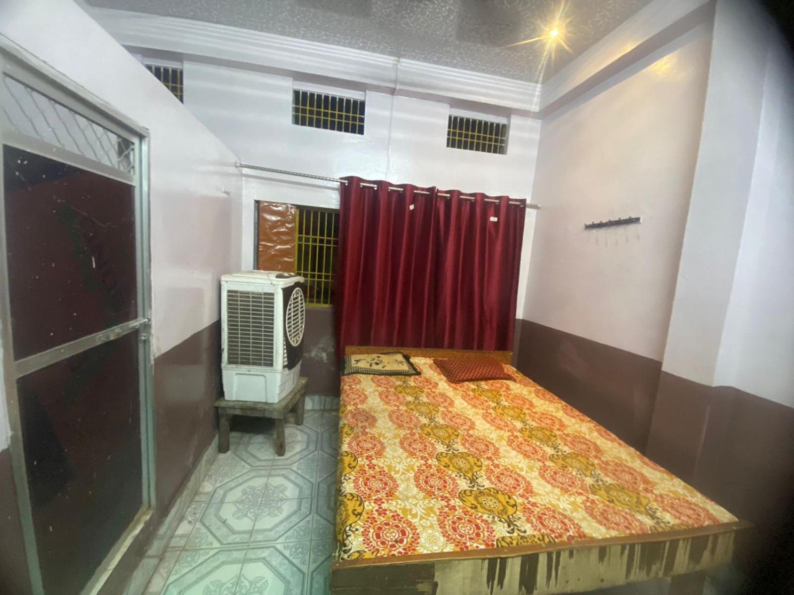 Hotel Yatri Niwas พาราณสี ภายนอก รูปภาพ
