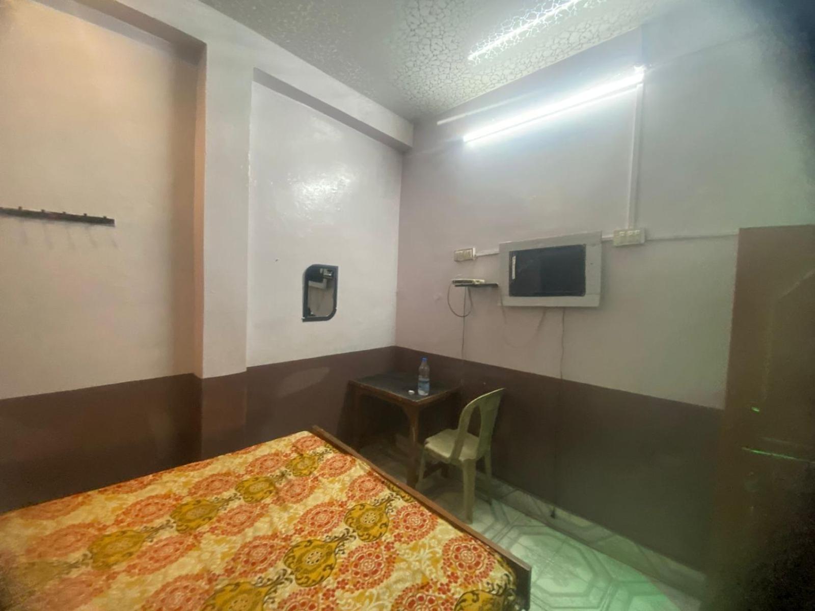 Hotel Yatri Niwas พาราณสี ภายนอก รูปภาพ