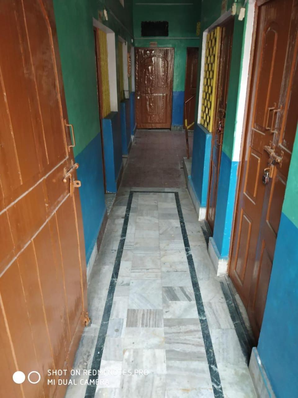 Hotel Yatri Niwas พาราณสี ภายนอก รูปภาพ