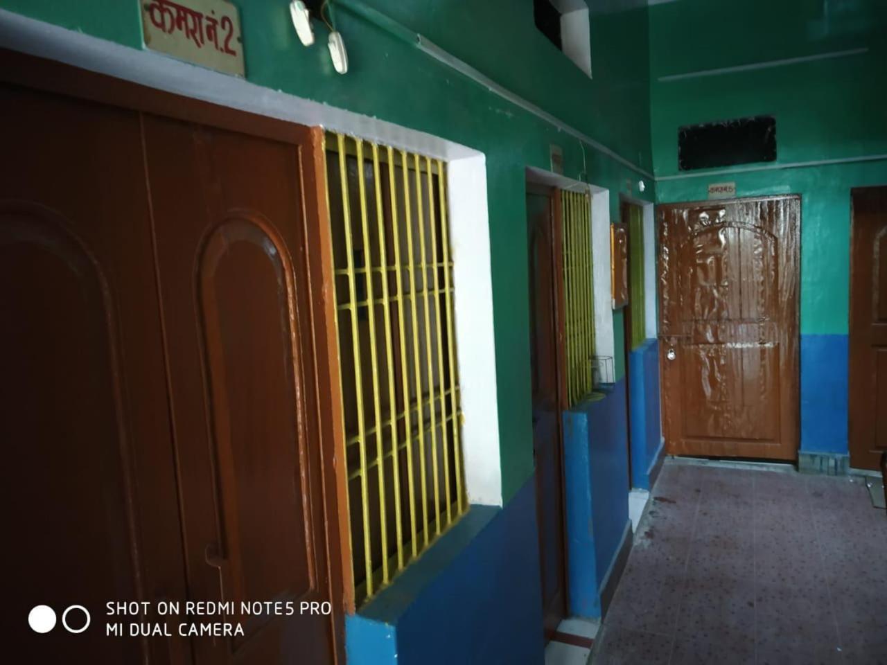 Hotel Yatri Niwas พาราณสี ภายนอก รูปภาพ